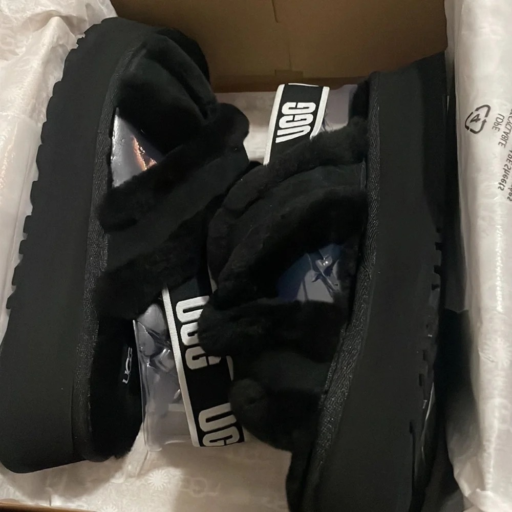 NIB UGG Slipper size 9 - Picture 8 of 9